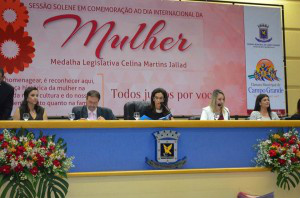 Câmara Municipal homenageia mulheres em sessão solene Câmara Municipal homenageia mulheres em sessão solene