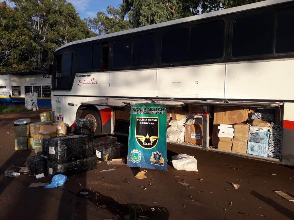 Policia apreende ônibus de turismo com mais de mil produtos contrabandeados