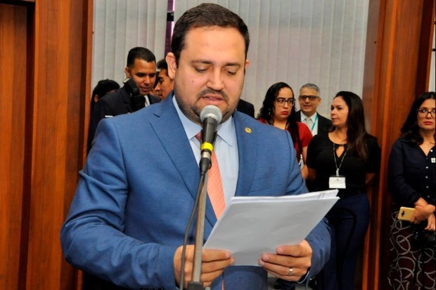Hospitais devem oferecer treinamento de primeiros socorros a pais de bebês Hospitais devem oferecer treinamento de primeiros socorros a pais de bebês