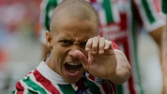 Fluminense goleia o Flamengo com quatro gols