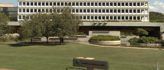 Tribunais gastam R$ 3 mi por ano com passagem aérea para exterior Tribunais gastam R$ 3 mi por ano com passagem aérea para exterior