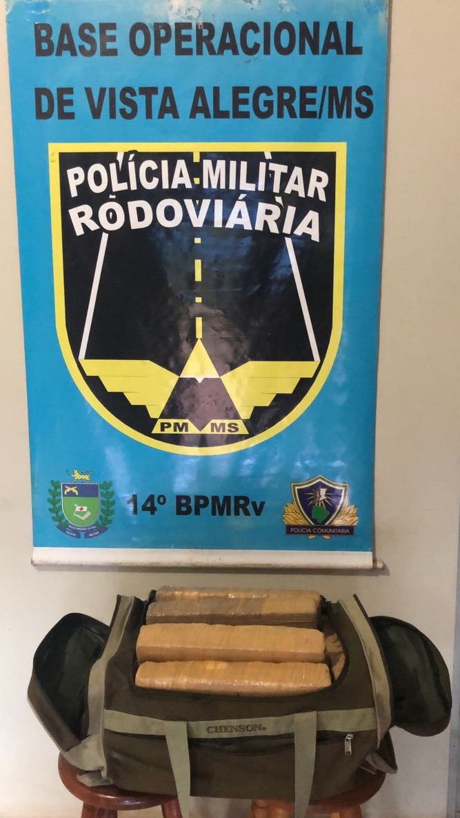 Mulher é presa com maconha no interior de ônibus intermunicipal Mulher é presa com maconha no interior de ônibus intermunicipal