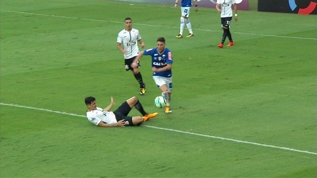 Corinthians e Cruzeiro jogaram nesta tarde, no Mineirão (Foto: André Yanckous - AGIF)