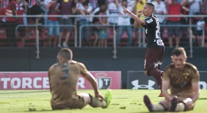São Paulo, de Marcos Guilherme, estreou uniforme novo com vitória no Morumbi
Maurício Rummens/Fotoarena/Folhapress