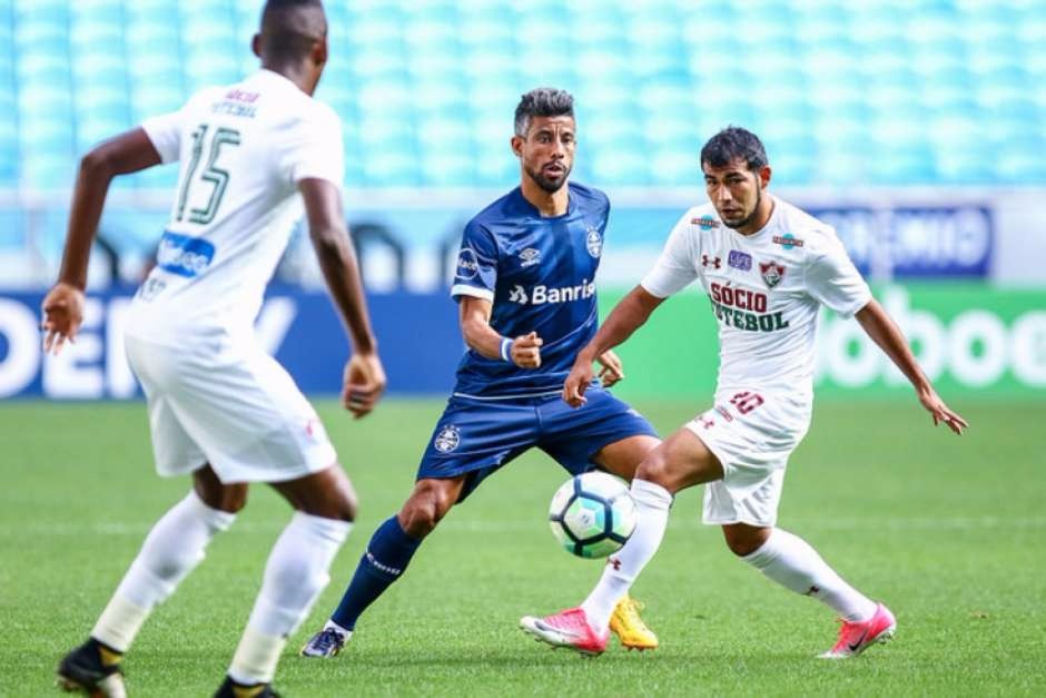 Grêmio supera Cavalieri no fim e vence o Fluminense