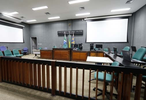 Jurados devem pernoitar em hotel em júri envolvendo facções criminosas