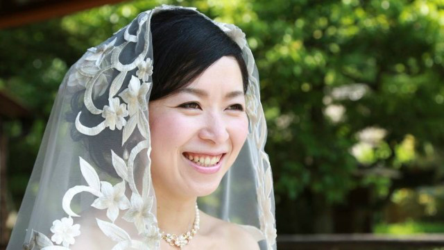 O casamento dura dois dias e conta com fotos e até mesmo um noivo de aluguel Foto: Divulgação/ Cerca Travel