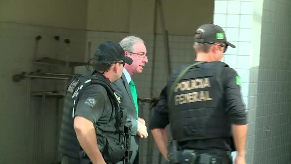 Eduardo Cunha chega ao IML antes de ir para presídio no Rio — Foto: Reprodução/TV Globo
