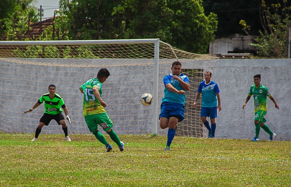 Bela Vista, de verde, enfrentou Santa Rita do Pardo. Franklin Ribeiro