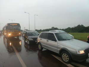 Avenida Guaicurus foi bloqueada durante parte da manhã - Foto: Joandra Alves
