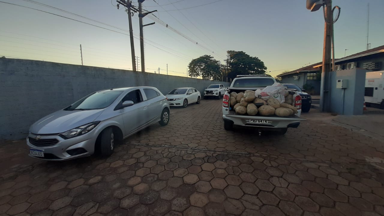 Quarteto é preso pelo CHoque com carregamento de maconha e skank na MS-295