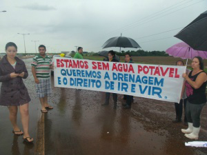 Moradores reclamam dos problemas - Foto: Joandra Alves
