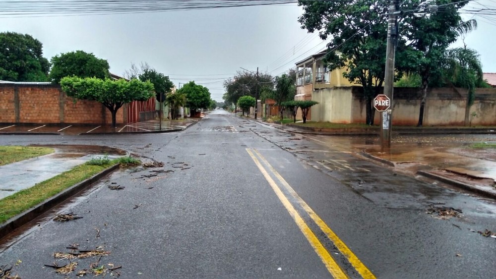 Rua onde jovem foi socorrido, no Jardim Tijuca (Foto: Osvaldo Nóbreg)