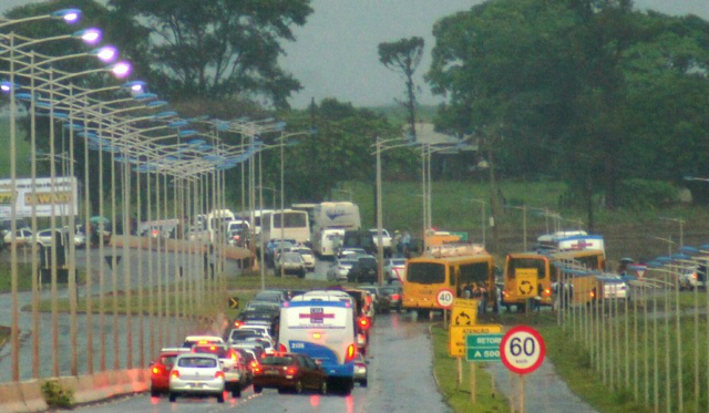 Bloqueio gerou grande congestionamento na Guaicurus - Foto: Franz Mendes
