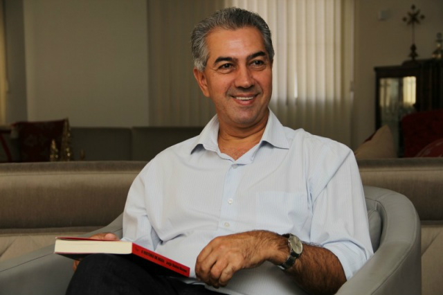 Azambuja diz ser um homem simples nas ações e no viver. Mesmo sendo o candidato mais bonito da campanha, não se considera vaidoso. (Foto: Marcos Ermínio)