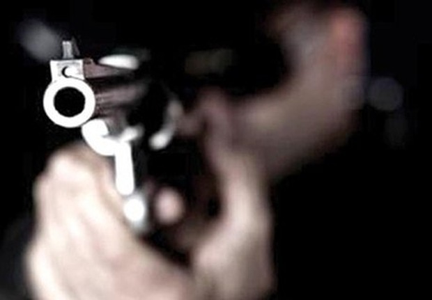 Homem coloca carro a venda e durante test drive tem arma apontada para a cabeça