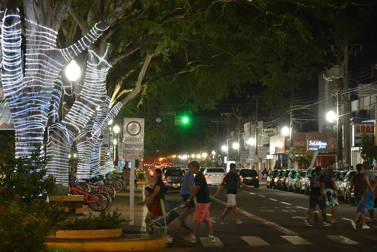 Com uma linda iluminação, Dourados se destaca como uma das cidades mais bonitas para se passar o Natal no Centro Oeste

Foto: A. Frota