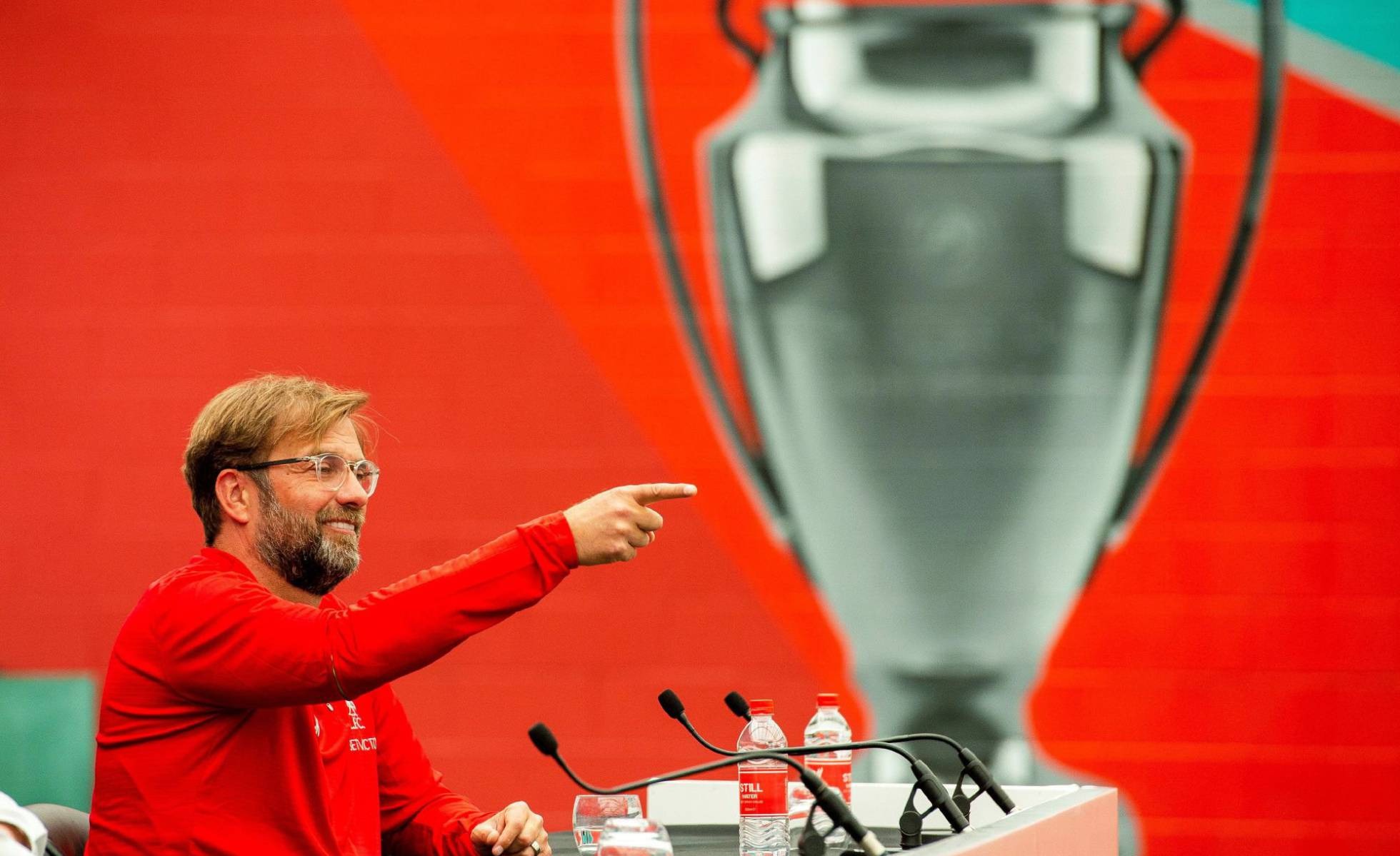 ‘Futebol heavy metal’, o estilo que devolveu o Liverpool à final da Champions Klopp durante uma coletiva de imprensa antes da final da Champions. PETER POWELL (EFE)