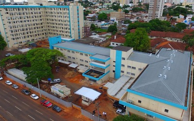 Após a conclusão da obra, o hospital do Trauma contará com 128 leitos, sendo 100 leitos de enfermaria, 18 de observação e 10 de UTI, cinco salas de cirurgia e três salas de isolamento.
