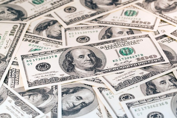 Dólar abre a semana em leve alta e segue acima de R$ 4,15