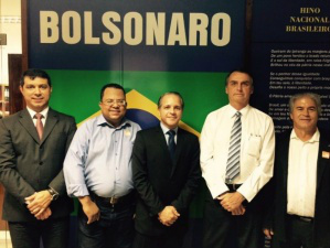 Filiação de Coronel Davi, com Jair Bolsonaro e Wilson Joaquim do seu lado direito, e Jaber Cândido e José Roberto (Foto: Divulgação)
