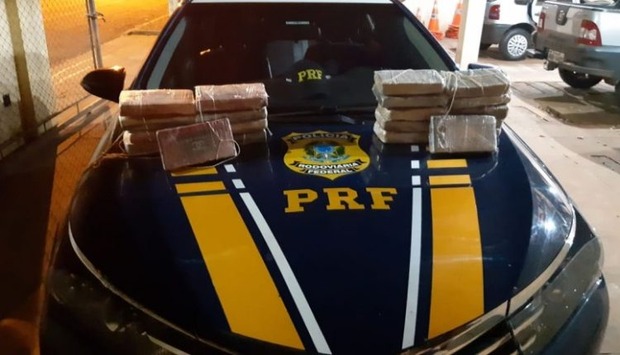 Rapaz de 27 anos é preso com R$ 500 mil em cocaína na BR-262 Rapaz de 27 anos é preso com R$ 500 mil em cocaína na BR-262