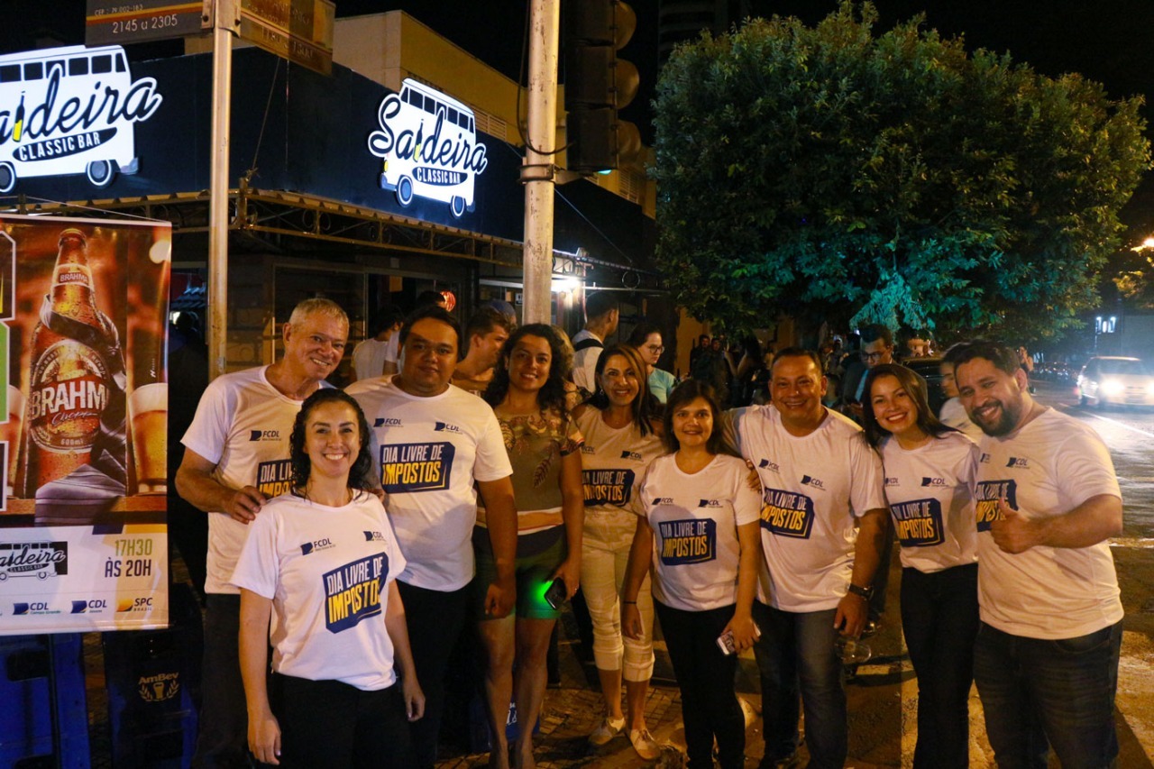 "Dia Livre de Impostos" faz sucesso e conscientiza população da capital "Dia Livre de Impostos" faz sucesso e conscientiza população da capital
