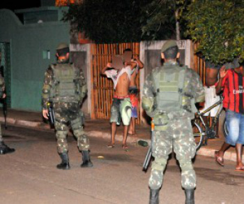 O Exército ocupa neste momento os bairros Taveirópolis e NhaNha. Foto: Valdenir Rezende 