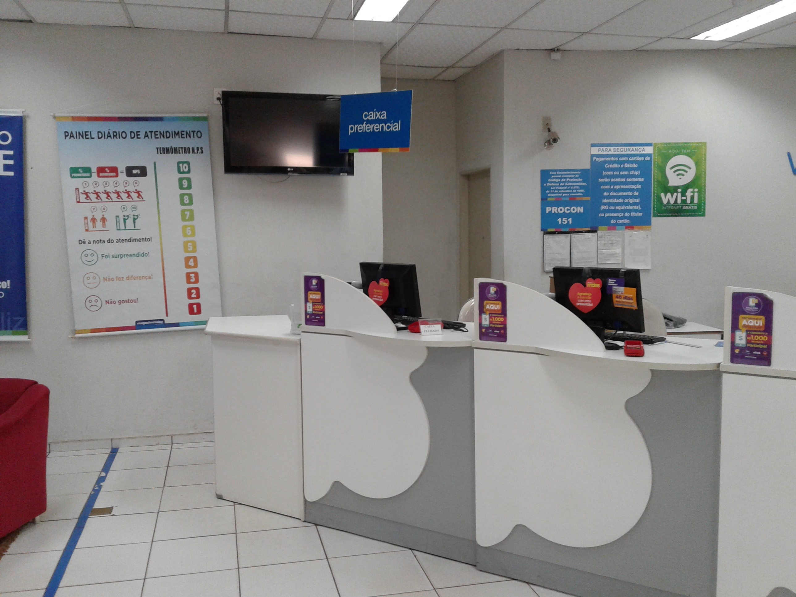 Procon autua loja de departamento por não manter atendimento preferencial