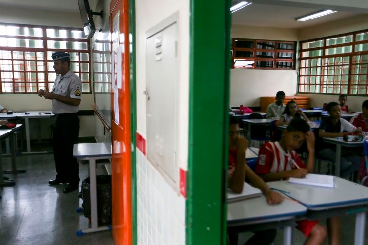 Estados e municípios têm até sexta para aderir a modelo cívico-militar Modelo cívico-militar implantado em escola pública do Distrito Federal - Marcelo Camargo/Agência Brasil