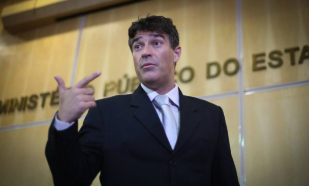 MP de São Paulo pediu a prisão preventiva de Lula O promotor Cássio Conserino pediu a prisão preventiva do ex-presidente Lula no caso do tríplex do Guarujá - Marcos Alves / Agência O Globo