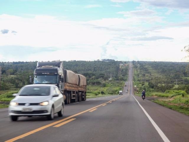 Empresa alerta motoristas sobre obras e serviços na BR-163 (Foto: Paulo Francis)
