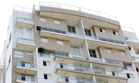 MP de São Paulo pediu a prisão preventiva de Lula O ex-presidente Lula é suspeito de ser o real proprietário de cobertura tríplex no Guarujá - Michel Filho / Agência O Globo