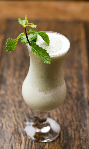 Saiba preparar um refrescante e surpreendente drink: mojito ice