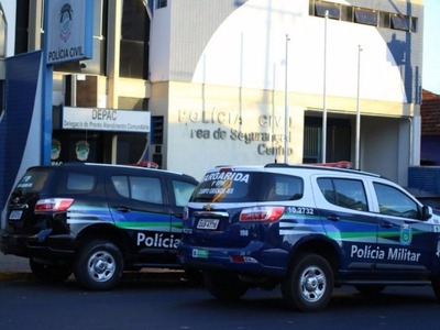 Policial leva garrafada ao se defender de assédio em tabacaria Delegacia de Pronto Atendimento Comunitário do Centro. (Foto: André Bittar)