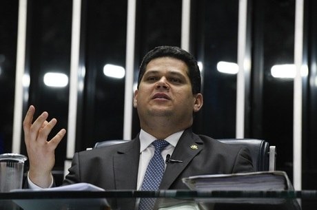 Alcolumbre adia votação da Previdência para a quarta-feira O presidente do Senado, Davi Alcolumbre (DEM-AP)
Roque de Sá/Agência Senado