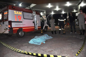 Travesti correu, mas não resistiu e morreu dentro de posto (Foto: Maikon Leal/Coxim Agora)