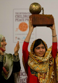 Malala Yousafzai recebe o Prêmio Internacional pela Paz Infantil