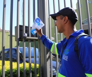 Relatório é entregue pela equipe de leituristas - Divulgação/Águas Guariroba