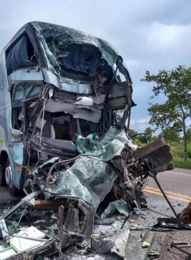 Motorista de ônibus morre em acidente na BR-163