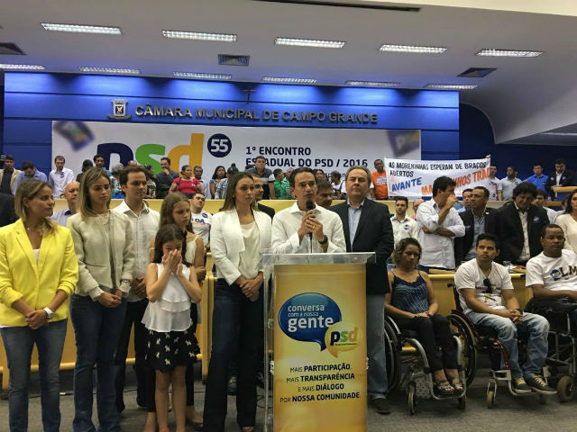 Ao lado do irmão ex-prefeito, Marquinhos Trad se filia ao PSD de olho na prefeitura Marquinhos Trad discursa na Câmara Municipal / Foto: Guilherme Cavalcante