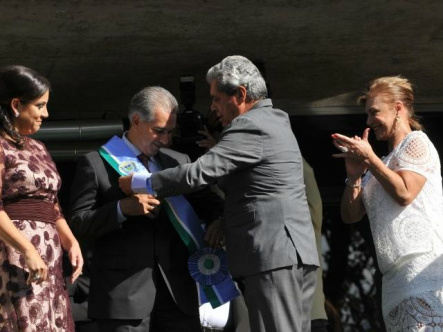 André transmite o cargo a Reinaldo e MS tem um novo ciclo político (Foto: Alcides Neto)