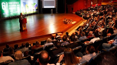 Em conferência, Reinaldo Azambuja defende planejamento para construção “das cidades que queremos”