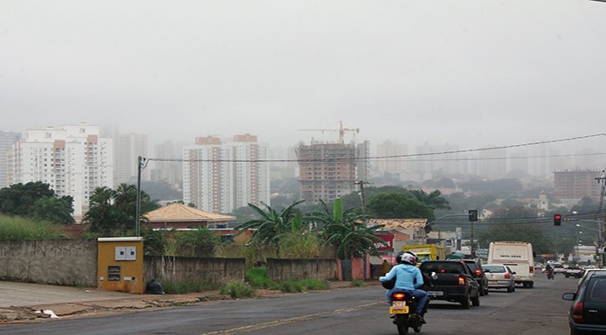 Terça-feira de dia nublado com chuva e alerta de temporais em todo o MS