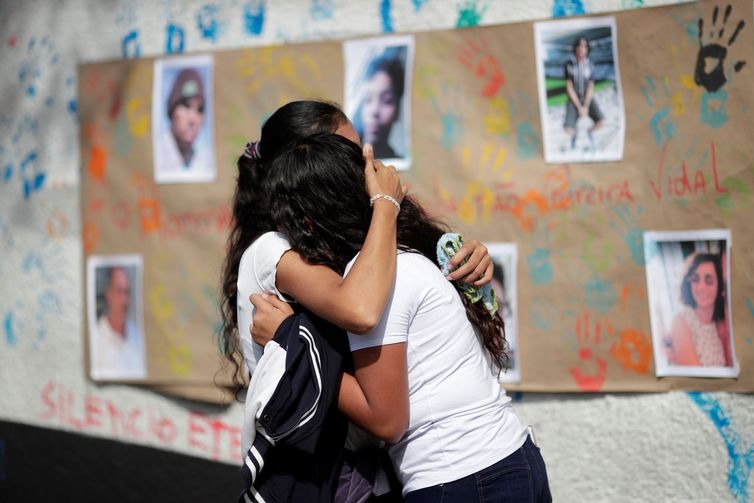 Alunos durante homenagem às vítimas do tiroteio na escola Raul Brasil em Suzano, em São Paulo. A escola foi cenário de um episódio de violência, no dia 13 março - Reuters/Ueslei Marcelino/Direitos Reservados
