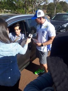Piloto da Stock Car participa de blitz promovida pelo Detran Piloto da Stock Car participa de blitz promovida pelo Detran
