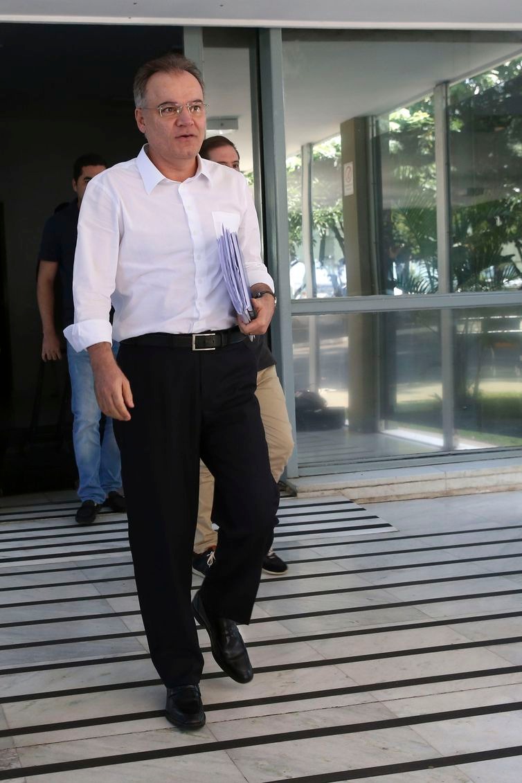 Proposta de reforma da Previdência recebe 277 sugestões de emendas Deputado Samuel Moreira, relator da Reforma da Previdencia Social, logo após se reunir com técnicos do governo e assessores do Ministério da Economia, em Brasília. - Antonio Cruz/ Agência Brasil