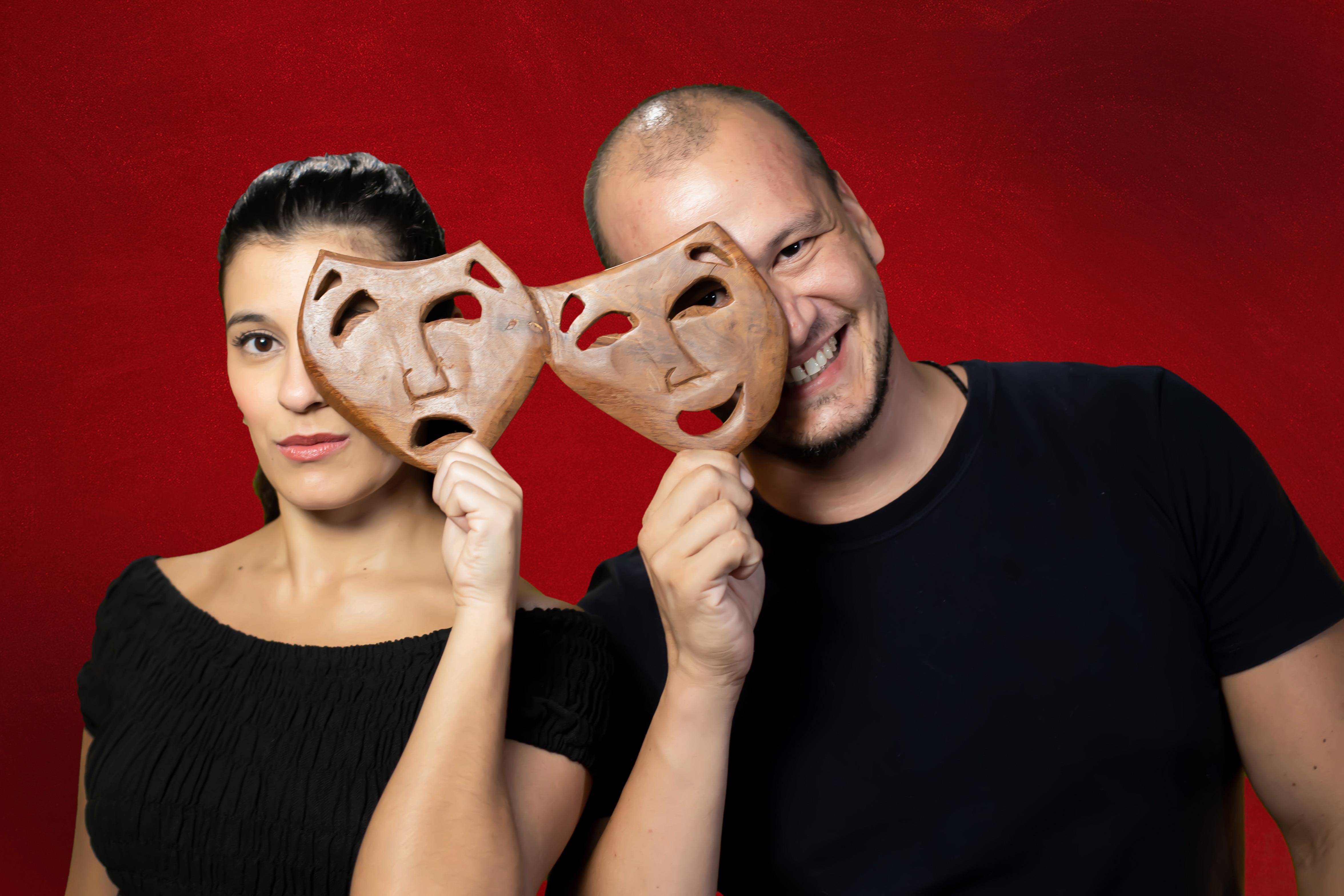Grupo teatral está com inscrições abertas para oficinas na Capital Angela Montealvão e Vitor Samudio ministram as oficinas - Helton Perez. Divulgação