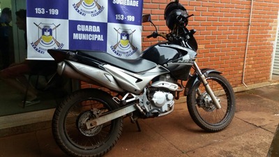 Jovem é preso por receptação após comprar moto pelo Facebook Veículo foi recuperado pela Guarda Municipal - Crédito: Osvaldo Duarte