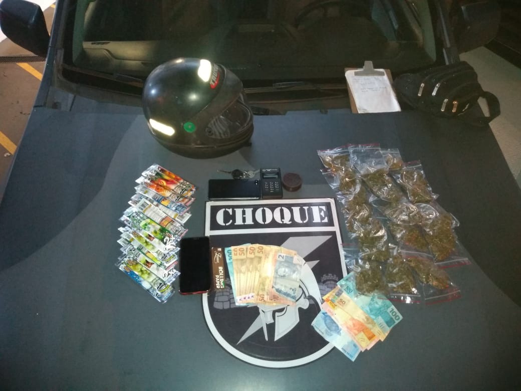 Choque prende duas pessoas que realizavam venda de drogas com uso de máquina de cartão Choque prende duas pessoas que realizavam venda de drogas com uso de máquina de cartão